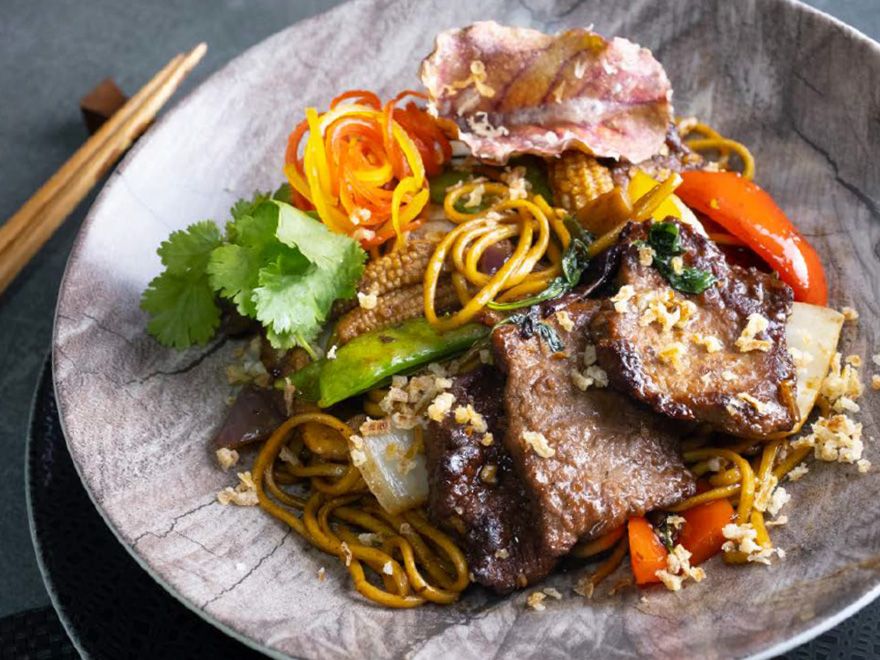 Лапша Yellow Noodles с телятиной в соусе WOK Блэк Пеппер